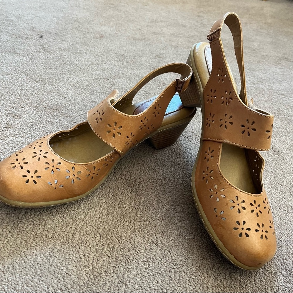 softspots Women’s Pillowtop Heeled Floral Leather Mary Janes with Velcro Strap